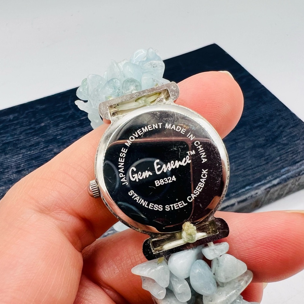 GEM ESSENCE light blue quartz polished gemstone stretch band bracelet watch - Picture 7 of 7